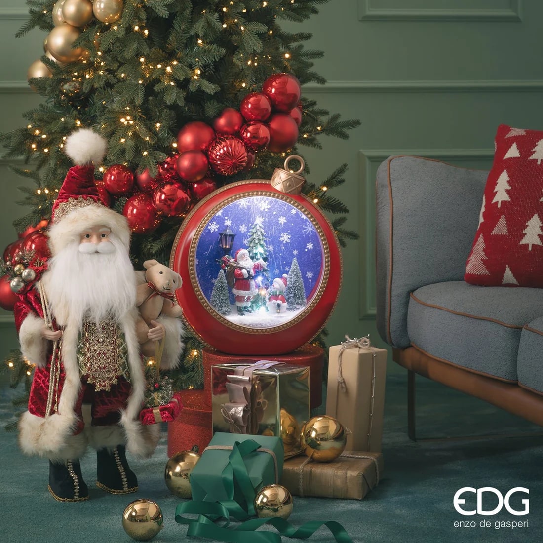 EDG Enzo De Gasperi Diorama Babbo Natale con Pino Palla MiniLed H 46 Cm L 40 Cm L 15 Cm Red Gold
