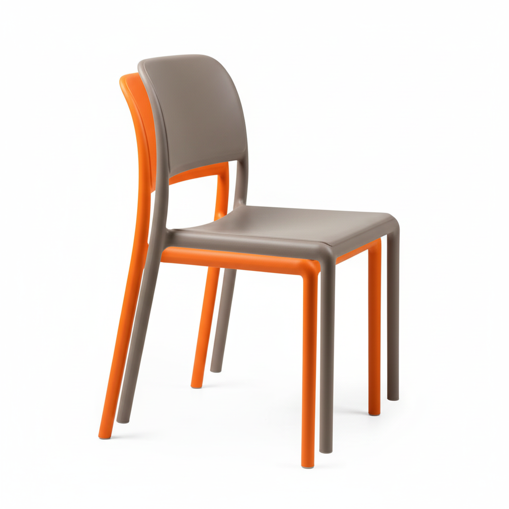 Due sedie impilate tortora