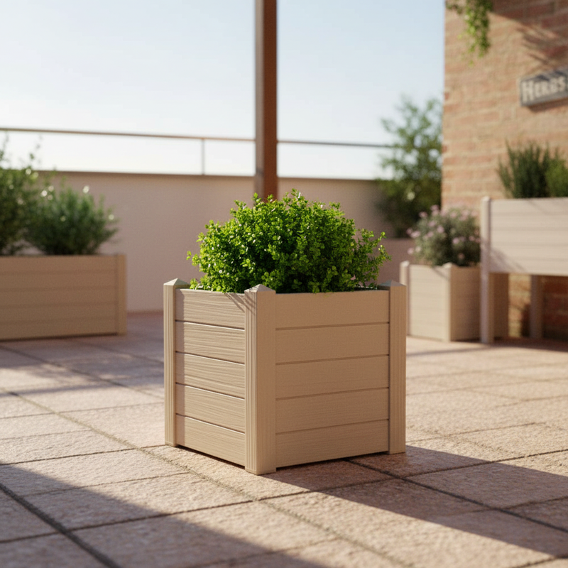 Fioriera quadrata bassa in resina UV per terrazza e giardino. TeraPlast Trama 001 Almond, 42×42×H40 cm, –30°/+60°C, 100% riciclabile ean-8051560244191