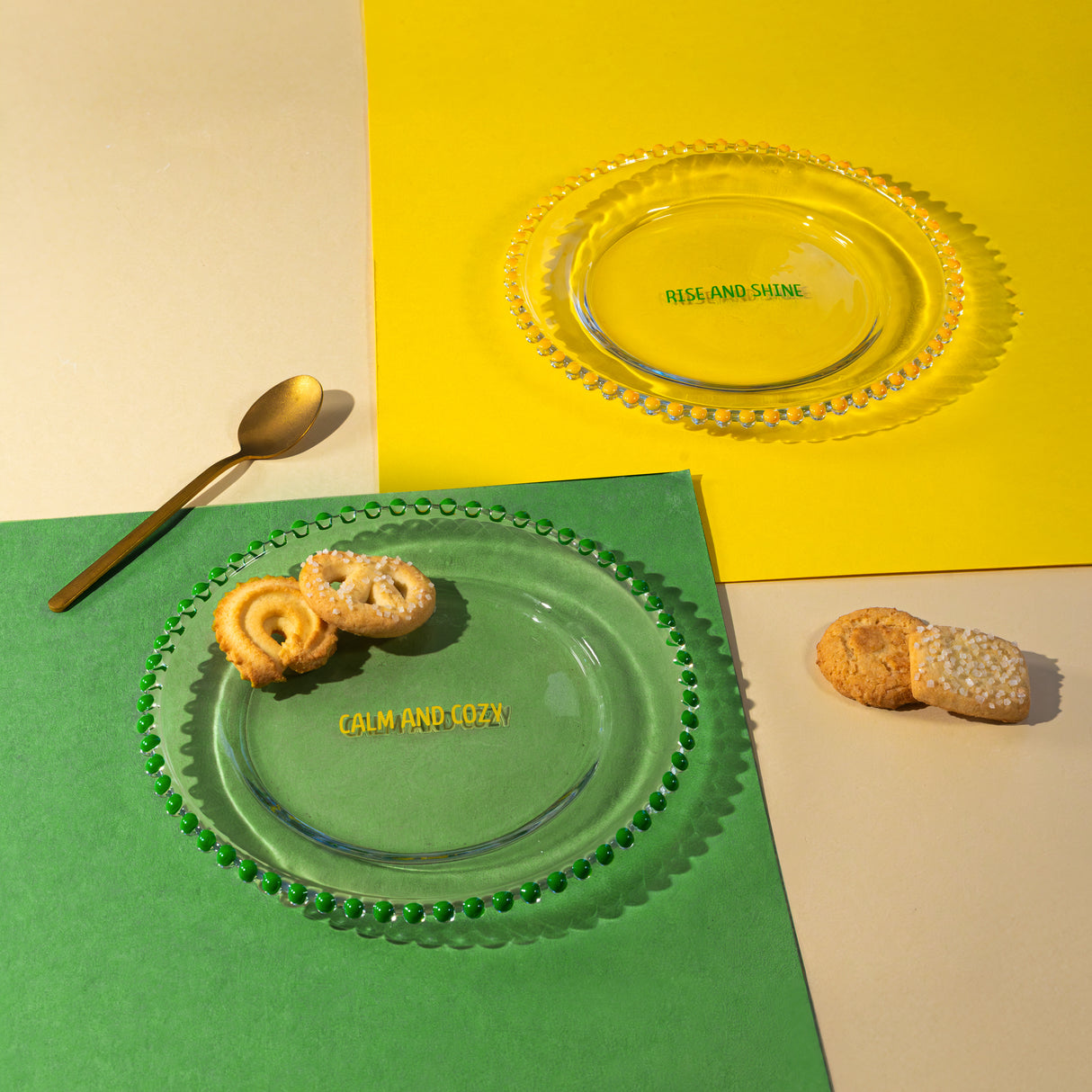 wd lifestyle wd lifestyle set 2 piattini d 195 cm in vetro decorazione rise and shine e calm and cozy giallo verde ean 8055035685038