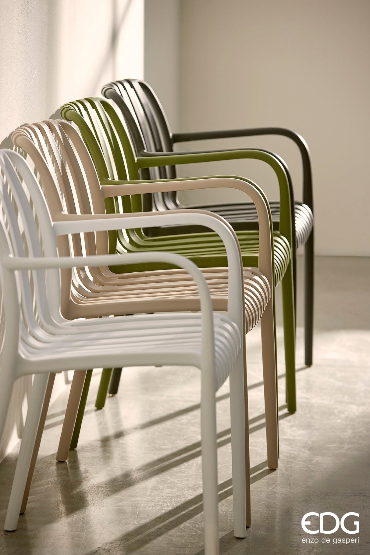 immagine-3-edg-enzo-de-gasperi-sedia-righe-bianco-polipropilene-8059824349002