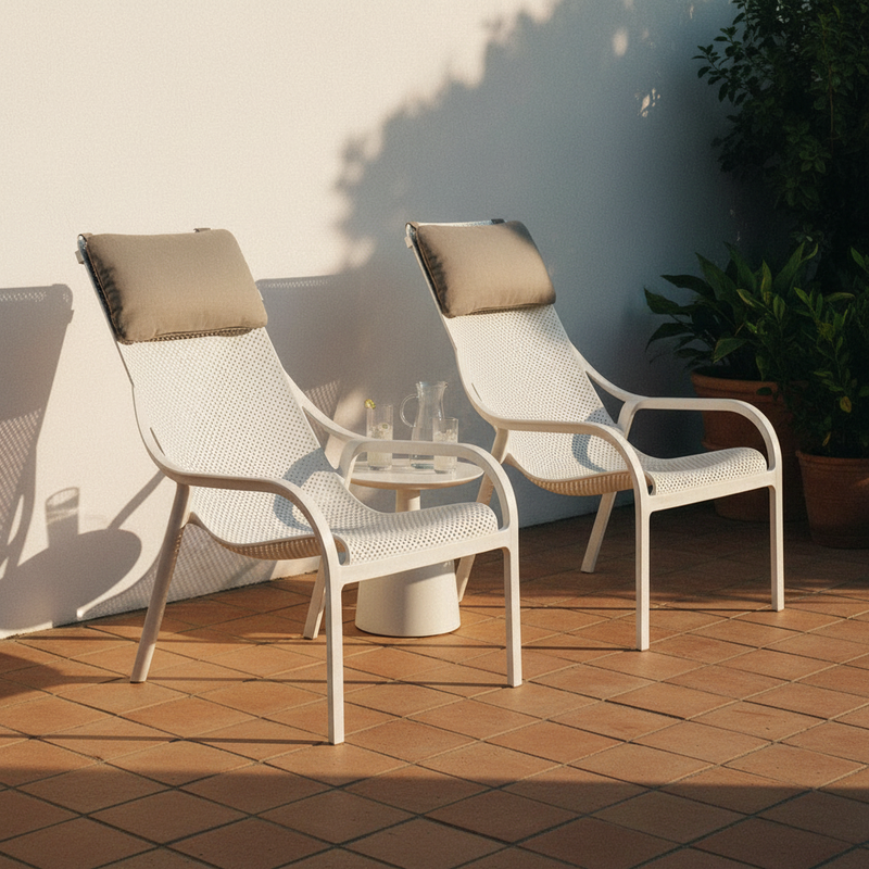 Scena 4 – Hotel boutique lounge due poltrone