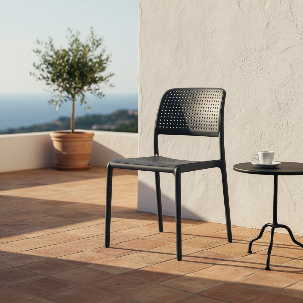 Sedia Bora Bistrot Antracite su terrazza