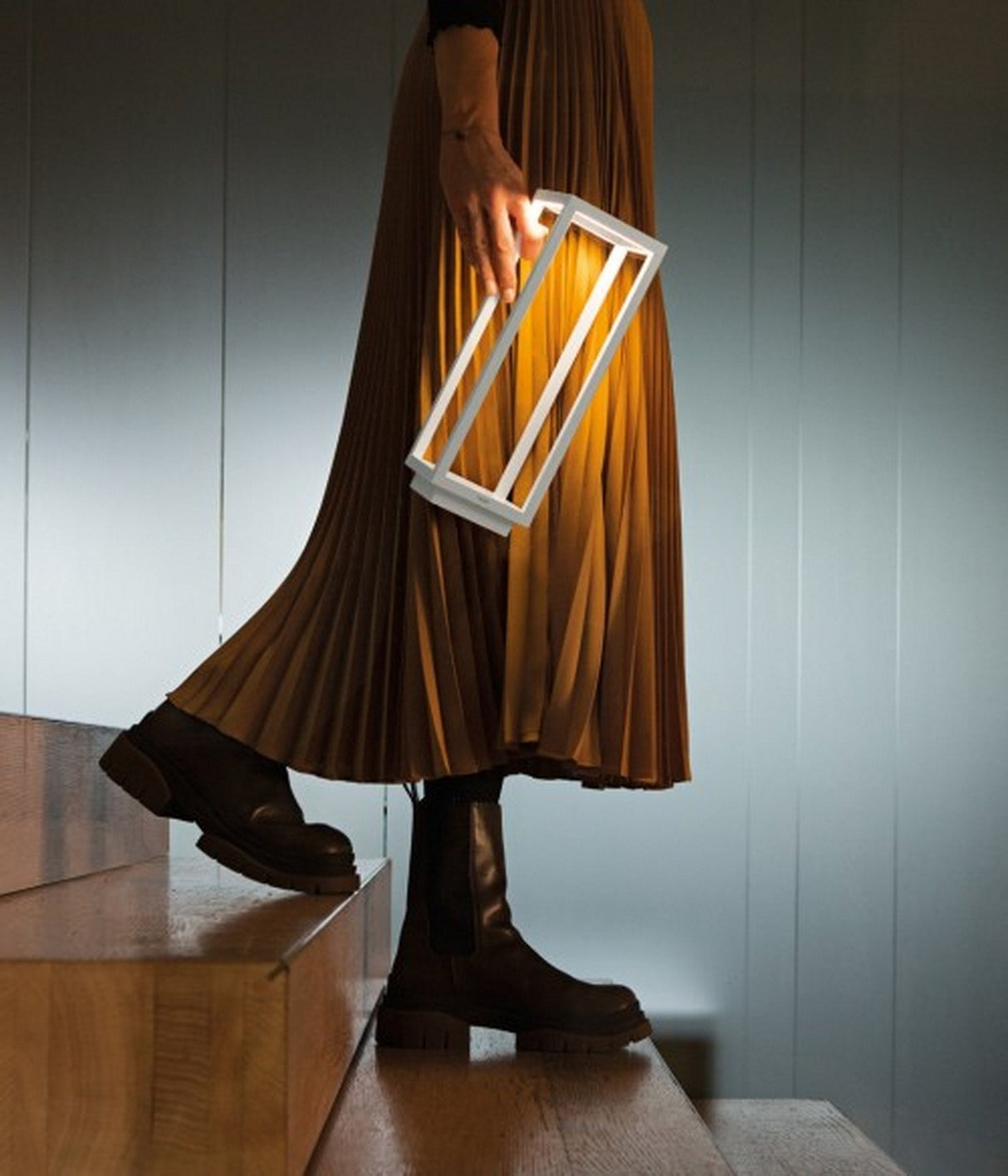 immagine-2-zafferano-home-pro-bianco-corten-lampada-da-tavolo-in-alluminio-h294cm-ean-8052536911529