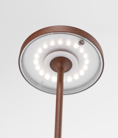 immagine-7-zafferano-poldina-reverso-corten-lampada-da-tavolo-a-led-h35cm