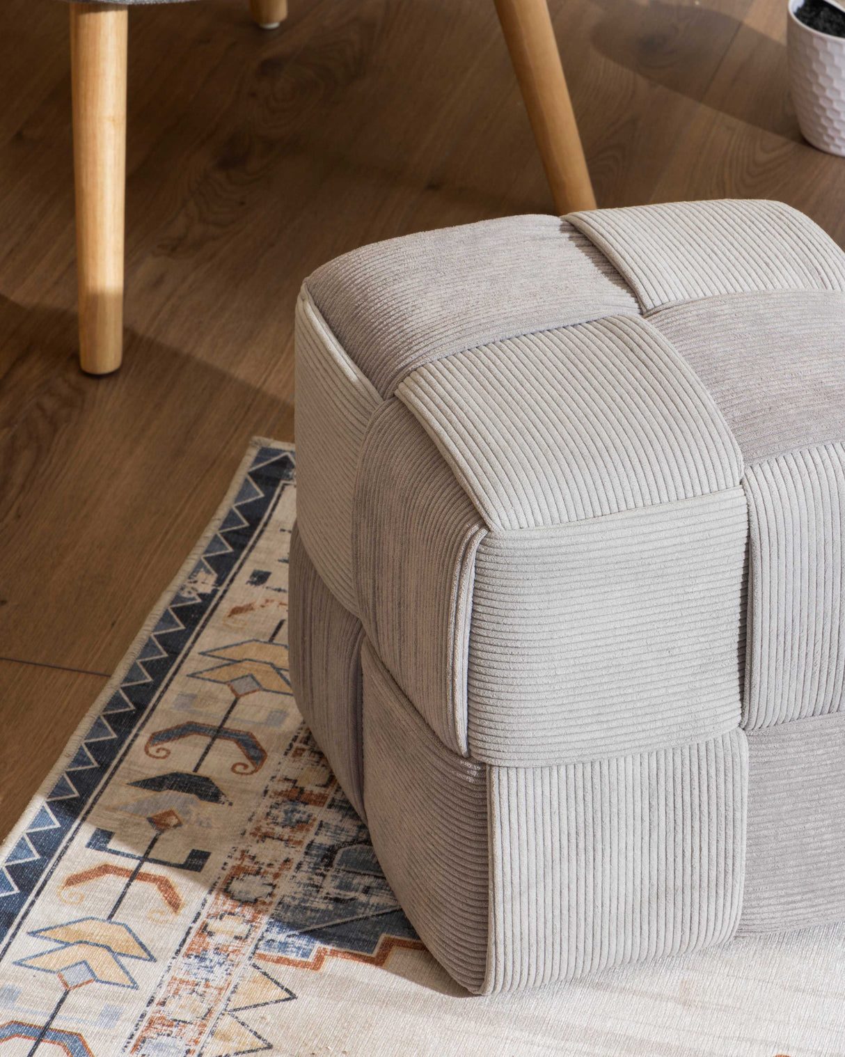 Dimo Pouf Brady in Velluto a Coste Intrecciato, Grigio Chiaro