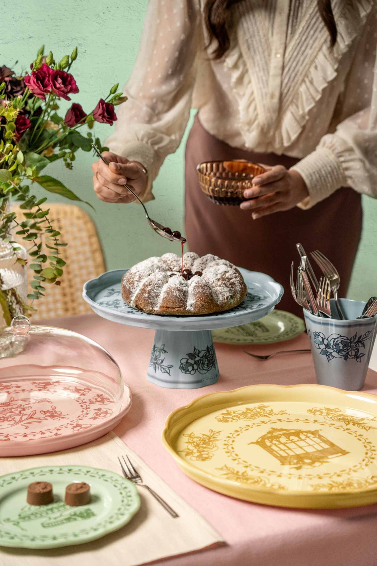 guzzini guzzini alzata con campana melamina josephine d 304 cm table decor celeste polvere ean 8008392388319