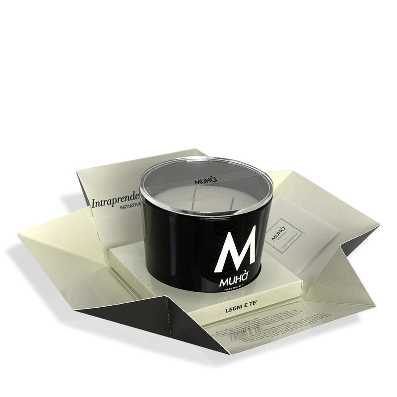 Muhà Candela Profumata Legni e Tè 500 g Ø10,5xH11,9 cm – Candela Aromatica Decorativa per la Casa e Idea Regalo