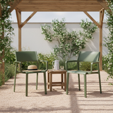 Zwei Trill Armchair Agave-Sessel auf der Gartenterrasse