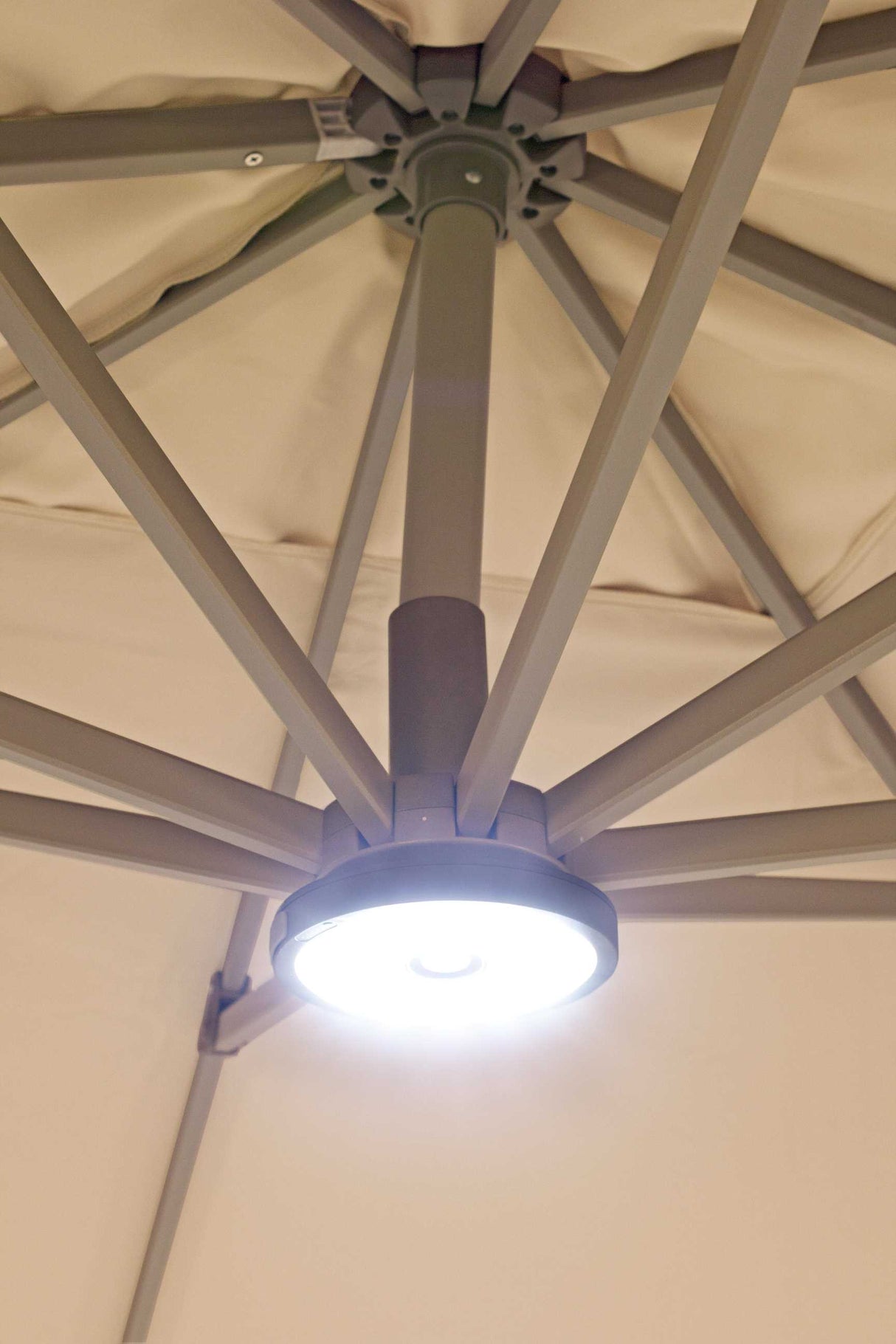 bizzotto bizzotto lampada a led bianco per ombrelloni saragozza orland ines calis eden orion ean 8051836707429