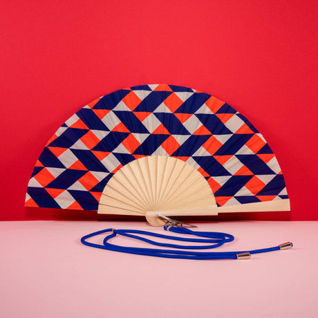 wd lifestyle wd lifestyle ventaglio in legno e tessuto decoro geometrico rosso blu ean 8055035683430