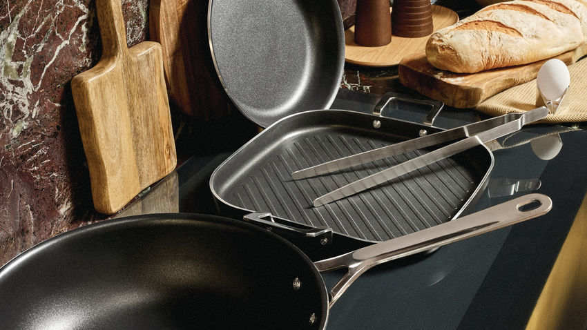 alessi alessi pots pans padella alta d 28 cm con manico nero ean 8003299496679