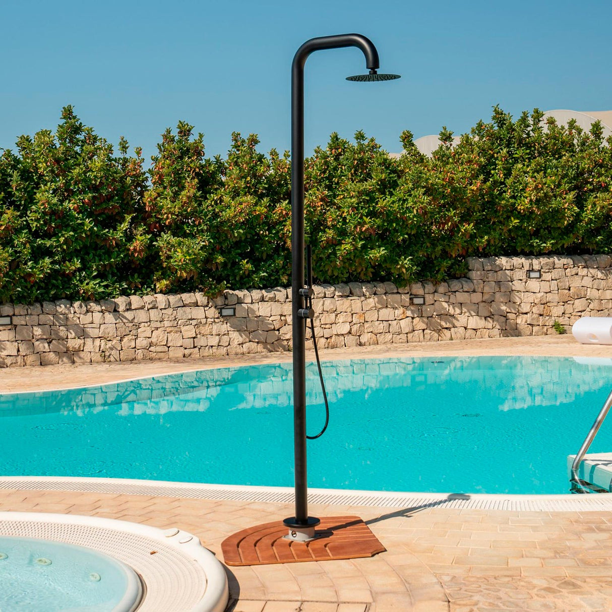 immagine-8-sined-pula-doccia-per-piscina-in-acciaio-inox-316l-con-doccetta-nero-satinato-ean-8025431016828