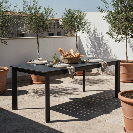 Konnor – Mittagessen auf der städtischen Terrasse