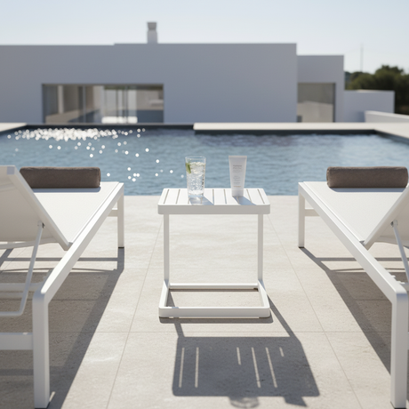 Scena 1 – Bordo piscina