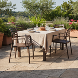 Szene 2 – Mittagessen auf der Terrasse