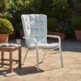 Szene 2 – Terrasse zum Entspannen