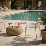 Liegestuhl am Pool des Hotels in Trapani – Aperitif