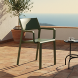 Sessel „Trill Armchair Agave“ auf der Terrasse