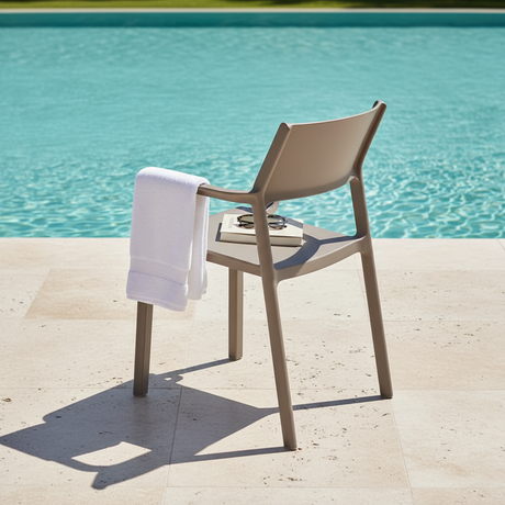 Sedia Trill Armchair Tortora bordo piscina
